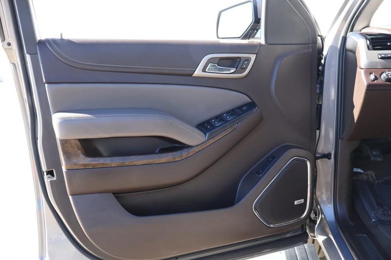 GMC Yukon Vehicle Full-screen Gallery Image 18