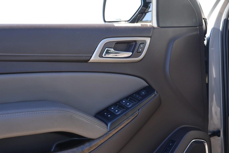 GMC Yukon Vehicle Full-screen Gallery Image 19