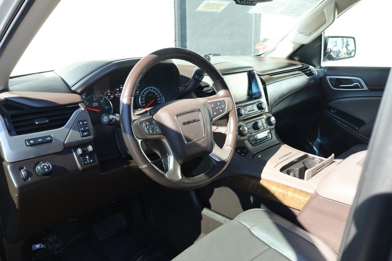 GMC Yukon Vehicle Full-screen Gallery Image 21