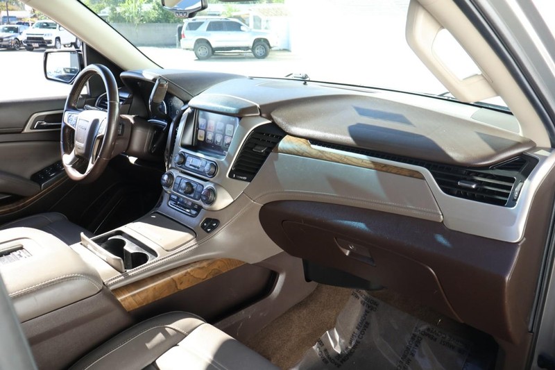GMC Yukon Vehicle Full-screen Gallery Image 25