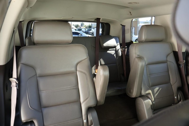 GMC Yukon Vehicle Full-screen Gallery Image 28
