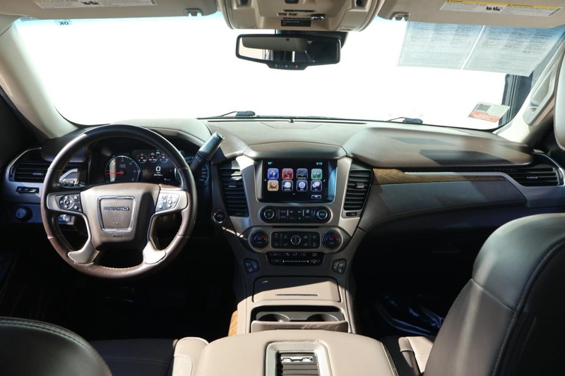 GMC Yukon Vehicle Full-screen Gallery Image 32