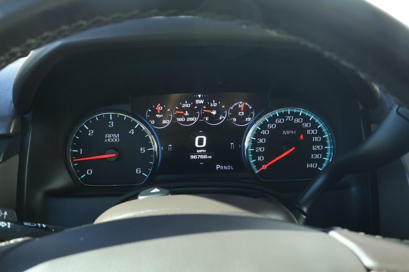 GMC Yukon Vehicle Full-screen Gallery Image 33