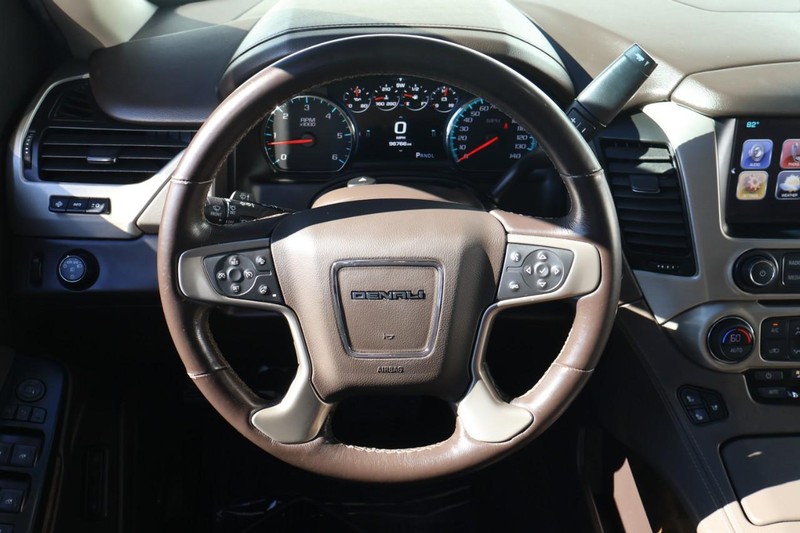 GMC Yukon Vehicle Full-screen Gallery Image 35