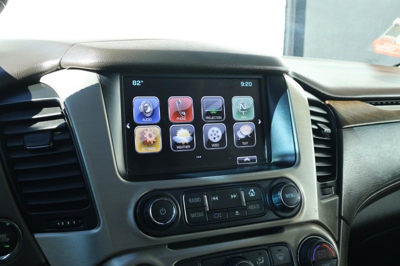 GMC Yukon Vehicle Full-screen Gallery Image 39