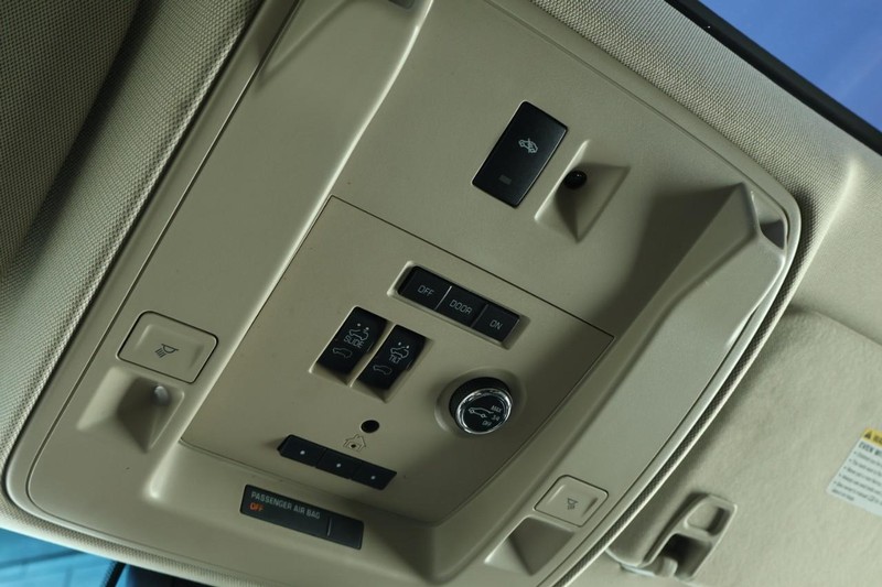 GMC Yukon Vehicle Full-screen Gallery Image 44