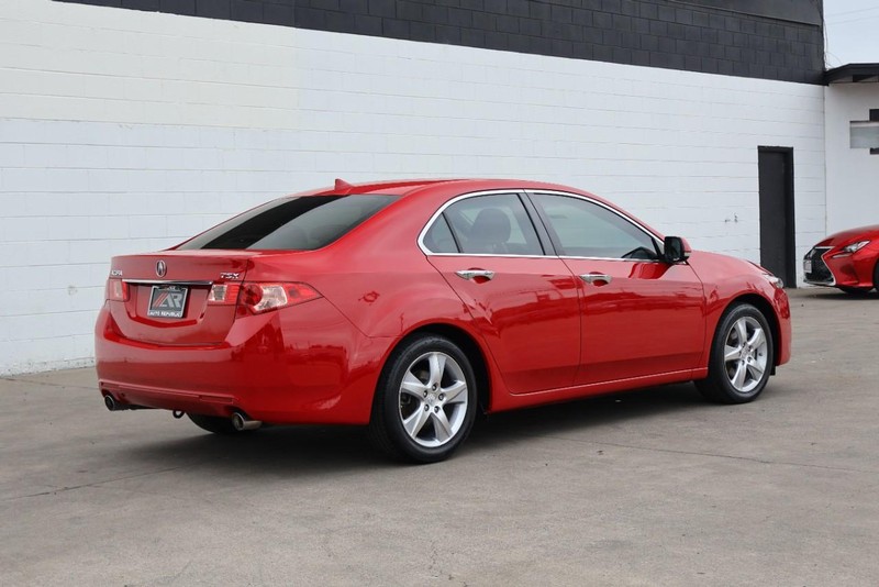 Acura TSX Vehicle Full-screen Gallery Image 05