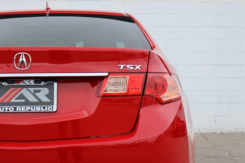 Acura TSX Vehicle Full-screen Gallery Image 07