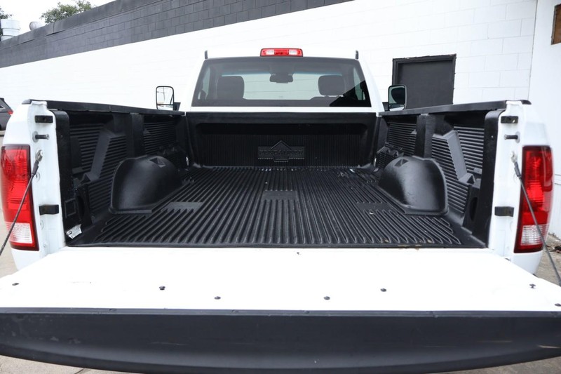 Ram 2500 Vehicle Full-screen Gallery Image 09