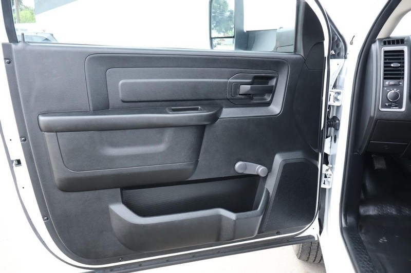 Ram 2500 Vehicle Full-screen Gallery Image 15