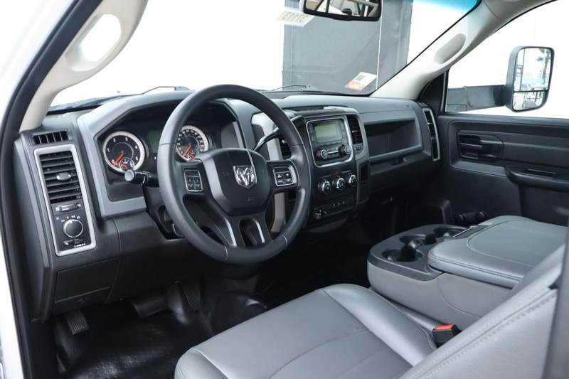 Ram 2500 Vehicle Full-screen Gallery Image 16