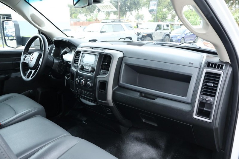 Ram 2500 Vehicle Full-screen Gallery Image 20