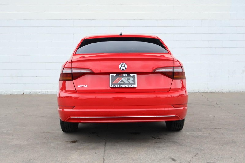 Volkswagen Jetta Vehicle Full-screen Gallery Image 06