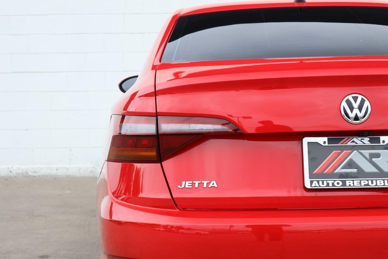 Volkswagen Jetta Vehicle Full-screen Gallery Image 07