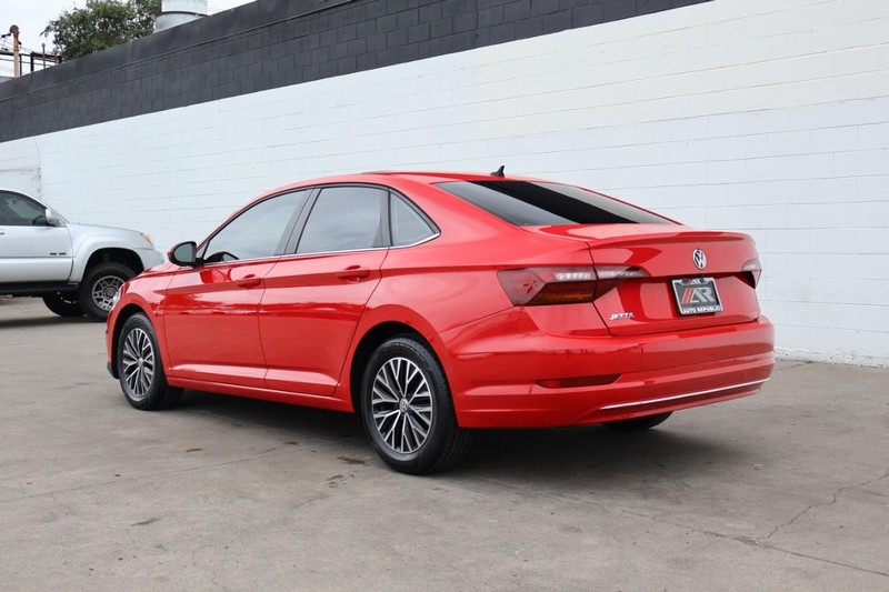 Volkswagen Jetta Vehicle Full-screen Gallery Image 10