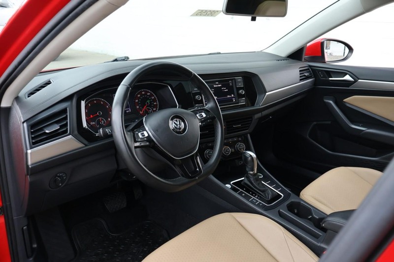 Volkswagen Jetta Vehicle Full-screen Gallery Image 17