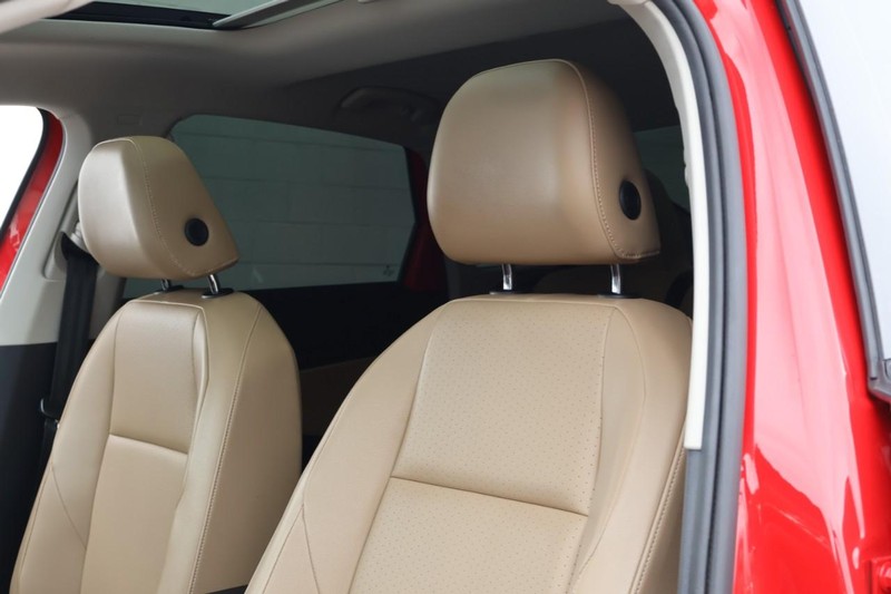 Volkswagen Jetta Vehicle Full-screen Gallery Image 19