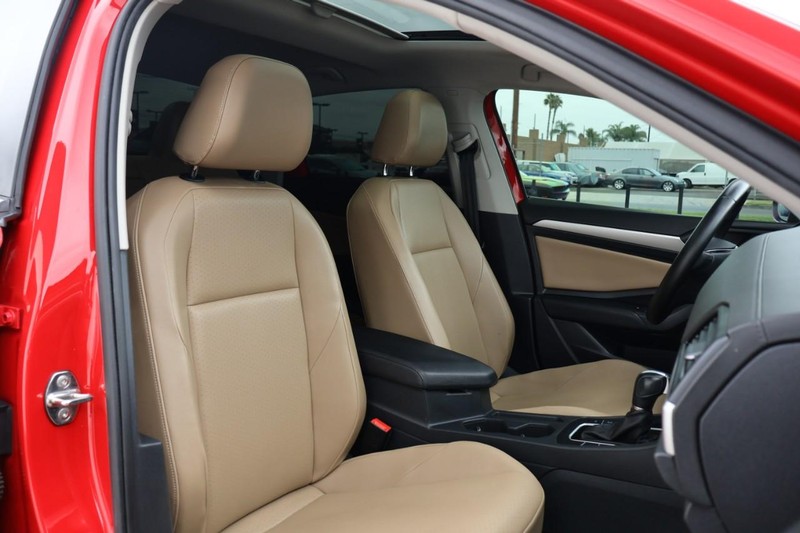 Volkswagen Jetta Vehicle Full-screen Gallery Image 21