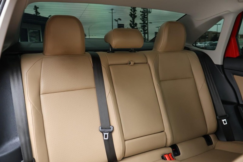 Volkswagen Jetta Vehicle Full-screen Gallery Image 22