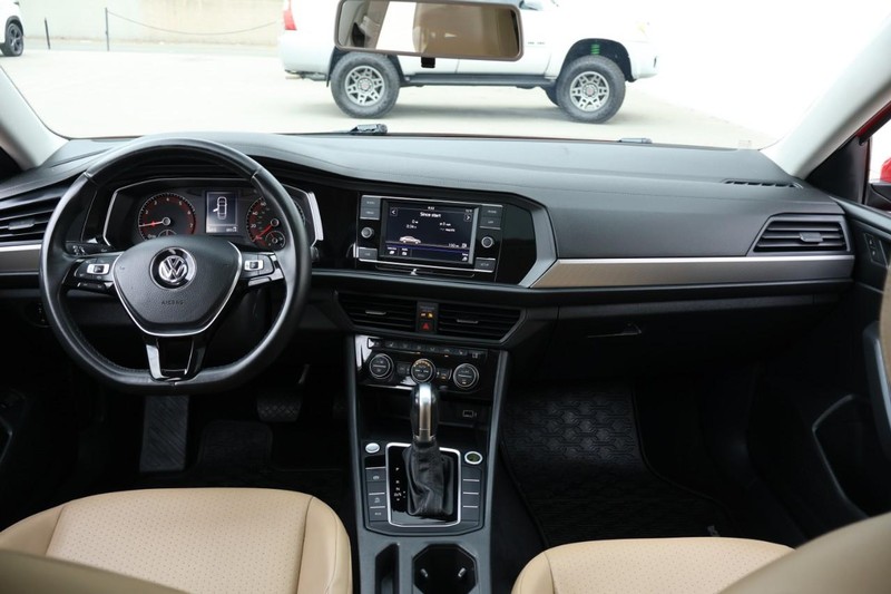Volkswagen Jetta Vehicle Full-screen Gallery Image 23