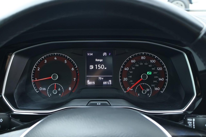 Volkswagen Jetta Vehicle Full-screen Gallery Image 24