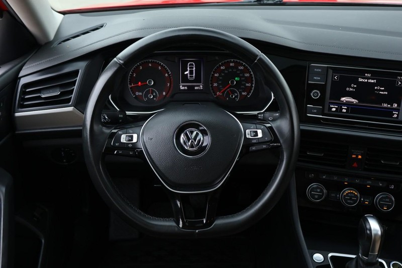 Volkswagen Jetta Vehicle Full-screen Gallery Image 25