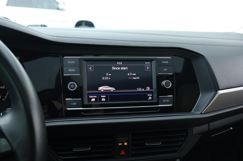 Volkswagen Jetta Vehicle Full-screen Gallery Image 29