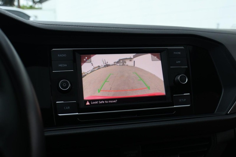 Volkswagen Jetta Vehicle Full-screen Gallery Image 30