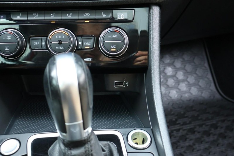 Volkswagen Jetta Vehicle Full-screen Gallery Image 32