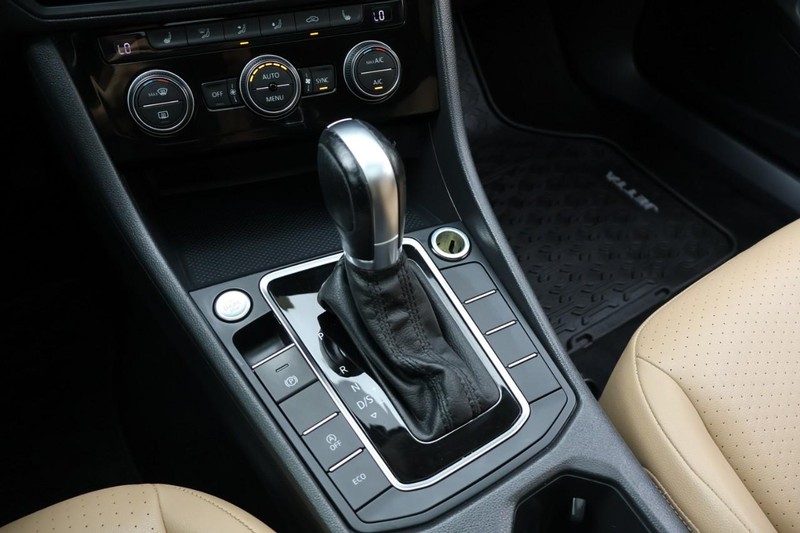 Volkswagen Jetta Vehicle Full-screen Gallery Image 33