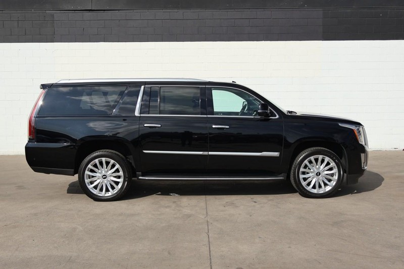 Cadillac Escalade ESV Vehicle Full-screen Gallery Image 04