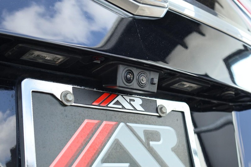 Cadillac Escalade ESV Vehicle Full-screen Gallery Image 08