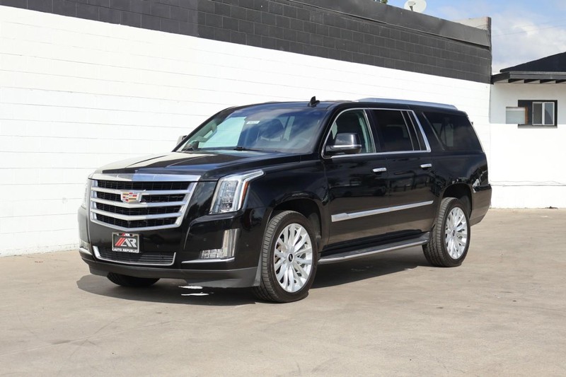 Cadillac Escalade ESV Vehicle Full-screen Gallery Image 13