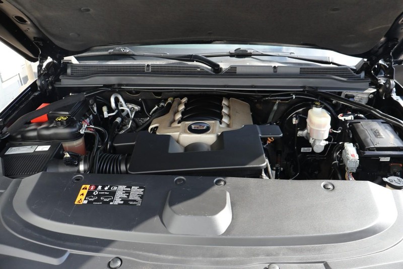 Cadillac Escalade ESV Vehicle Full-screen Gallery Image 14