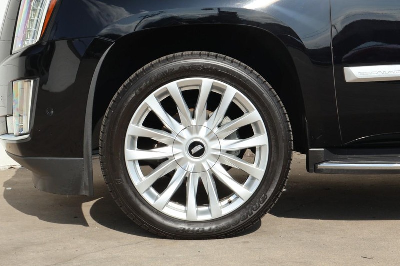 Cadillac Escalade ESV Vehicle Full-screen Gallery Image 15