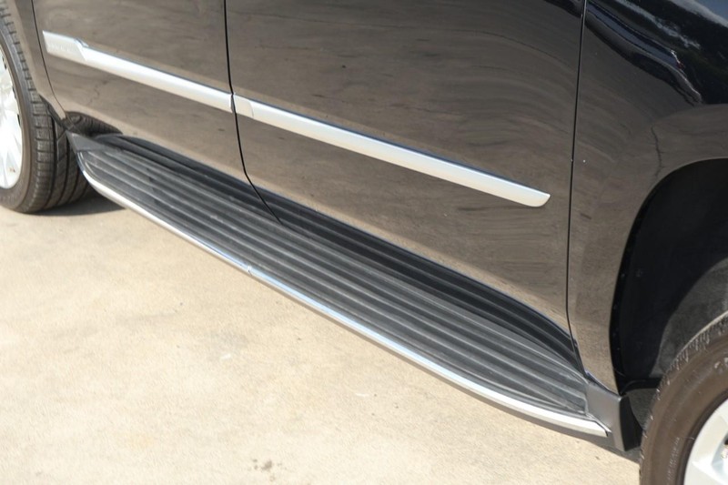 Cadillac Escalade ESV Vehicle Full-screen Gallery Image 16