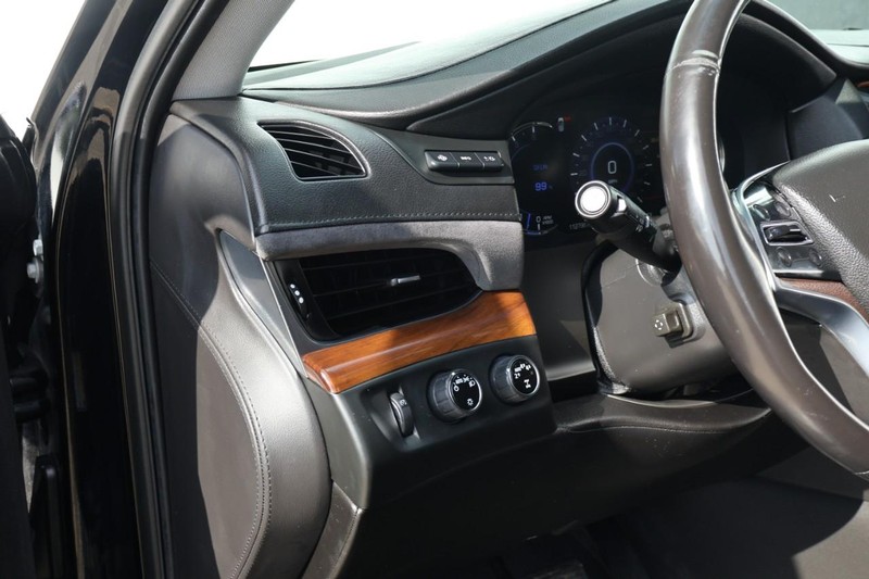 Cadillac Escalade ESV Vehicle Full-screen Gallery Image 21