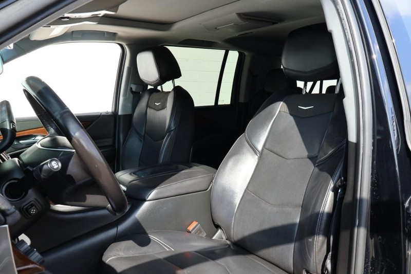 Cadillac Escalade ESV Vehicle Full-screen Gallery Image 23