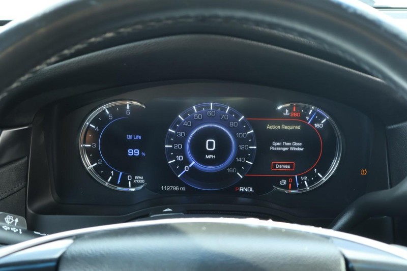 Cadillac Escalade ESV Vehicle Full-screen Gallery Image 32