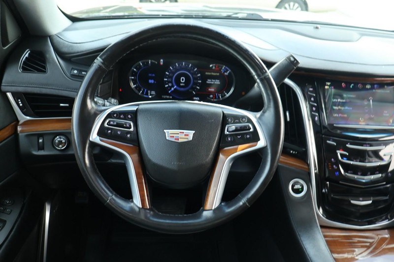 Cadillac Escalade ESV Vehicle Full-screen Gallery Image 33