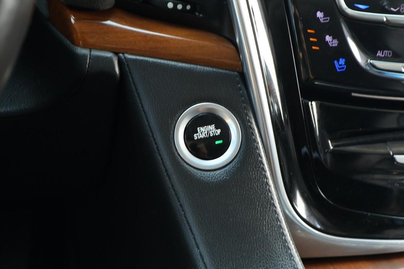 Cadillac Escalade ESV Vehicle Full-screen Gallery Image 34