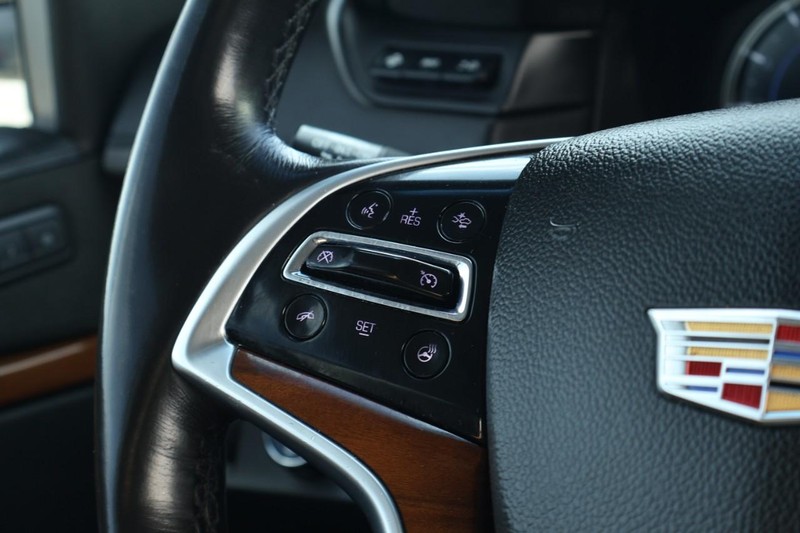 Cadillac Escalade ESV Vehicle Full-screen Gallery Image 35