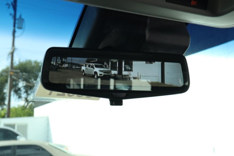 Cadillac Escalade ESV Vehicle Full-screen Gallery Image 39