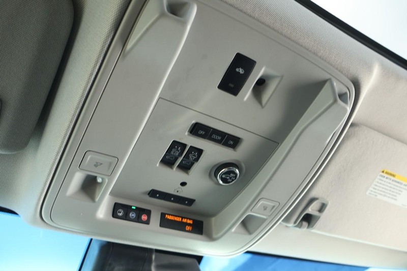 Cadillac Escalade ESV Vehicle Full-screen Gallery Image 40