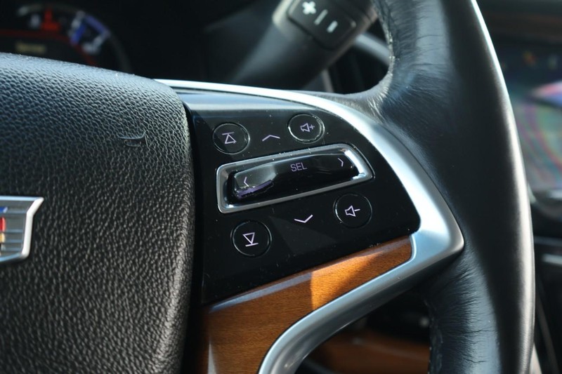 Cadillac Escalade ESV Vehicle Full-screen Gallery Image 41