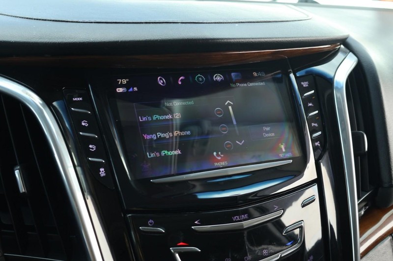 Cadillac Escalade ESV Vehicle Full-screen Gallery Image 42