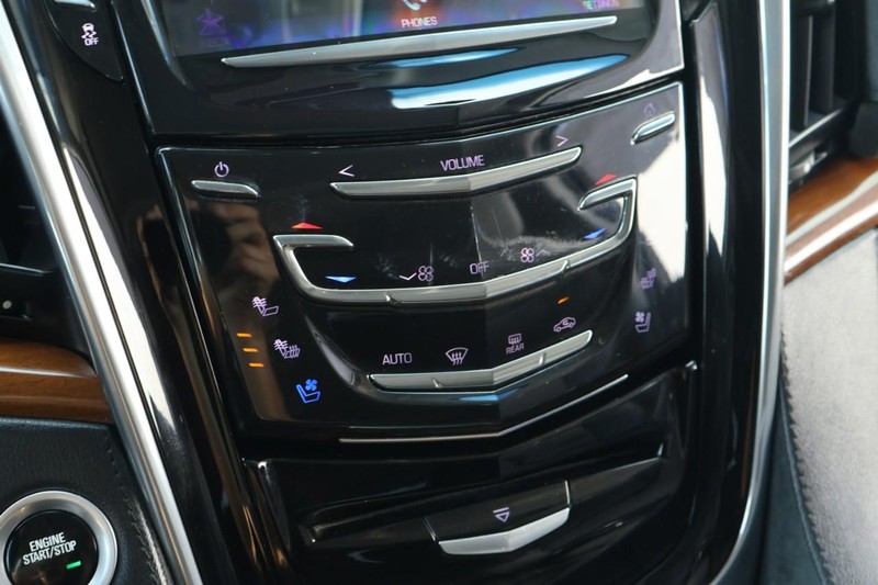 Cadillac Escalade ESV Vehicle Full-screen Gallery Image 46