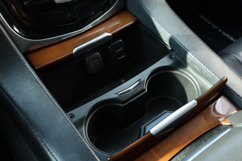 Cadillac Escalade ESV Vehicle Full-screen Gallery Image 47