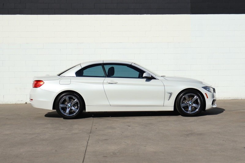 BMW 4 Series Vehicle Full-screen Gallery Image 04