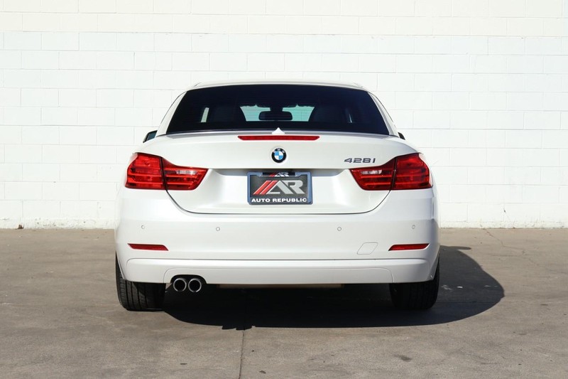 BMW 4 Series Vehicle Full-screen Gallery Image 06